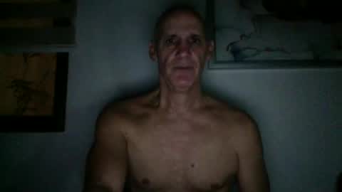 Snapshot of enriquelopez007073 chatting on December 2025 09:35:02 AM The Man 007 online show from December 2025 09:35:02 AM