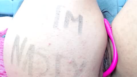 Snapshot of eny_dirty chatting on December 2024 06:37:01 PM Enny Dirty online show from December 2024 06:37:01 PM