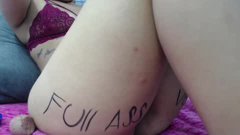 Snapshot of eny_dirty chatting on January 2025 12:04:01 AM Enny Dirty online show from January 2025 12:04:01 AM