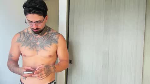 Enzo Aren online show from November 2025 06:01:01 PM