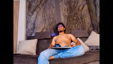 Snapshot of enzodarkwood chatting on December 2025 01:52:02 PM Enzo online show from December 2025 01:52:02 PM