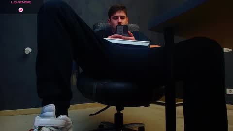 EnzoRace online show from November 2025 06:35:02 AM