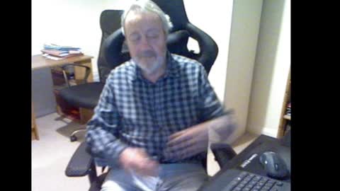 Snapshot of erasmus_d chatting on January 2025 07:32:02 PM erasmus_d online show from January 2025 07:32:02 PM