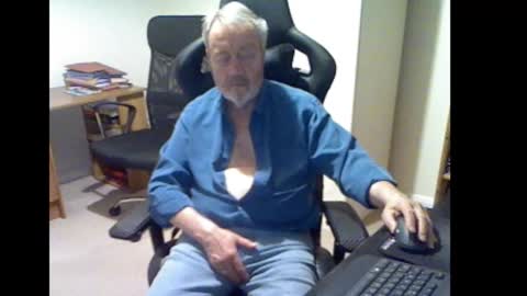 Snapshot of erasmus_d chatting on November 2025 06:21:01 PM erasmus_d online show from November 2025 06:21:01 PM