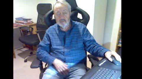 Snapshot of erasmus_d chatting on November 2025 06:03:02 PM erasmus_d online show from November 2025 06:03:02 PM