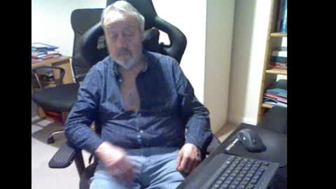 Snapshot of erasmus_d chatting on November 2025 06:41:02 PM erasmus_d online show from November 2025 06:41:02 PM