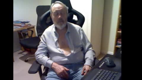 Snapshot of erasmus_d chatting on November 2025 05:47:02 PM erasmus_d online show from November 2025 05:47:02 PM