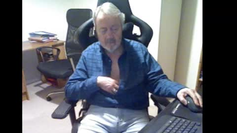 Snapshot of erasmus_d chatting on December 2025 05:18:02 PM erasmus_d online show from December 2025 05:18:02 PM