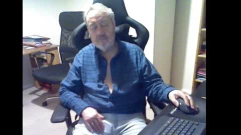 erasmus_d online show from February 2026 06:11:01 PM