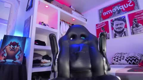 Snapshot of eren_blade_ chatting on November 2025 03:18:02 AM Tht BOSS Eren online show from November 2025 03:18:02 AM