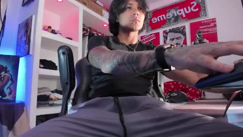 Snapshot of eren_blade_ chatting on November 2025 09:25:02 PM Tht BOSS Eren online show from November 2025 09:25:02 PM