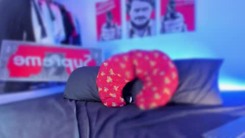 Snapshot of eren_blade_ chatting on December 2025 02:39:02 AM Tht BOSS Eren online show from December 2025 02:39:02 AM