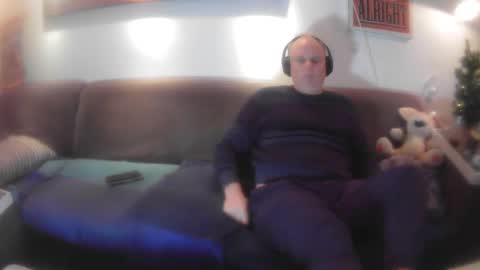 Snapshot of eric204 chatting on December 2024 07:51:01 PM Eric online show from December 2024 07:51:01 PM