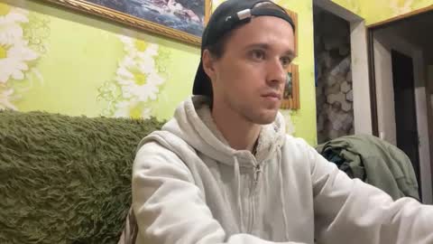 Snapshot of eric_blond chatting on October 2025 05:00:01 PM Eric online show from October 2025 05:00:01 PM