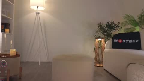 Snapshot of ericamiracle15 chatting on December 2024 07:32:01 AM Call me Erica online show from December 2024 07:32:01 AM