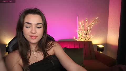 Erica online show from November 2025 05:44:02 PM