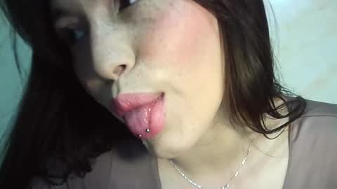 Snapshot of erika_depp chatting on May 2026 02:06:02 AM Erika online show from May 2026 02:06:02 AM