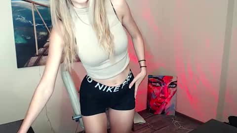 Snapshot of erikagavin chatting on October 2025 01:18:01 PM Erika online show from October 2025 01:18:01 PM