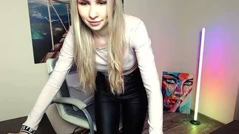 Snapshot of erikagavin chatting on November 2025 01:23:01 PM Erika online show from November 2025 01:23:01 PM