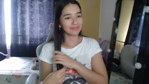 erina_1 online show from September 2025 04:21:02 PM