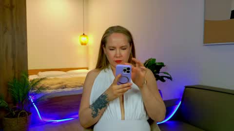 Snapshot of erinmilk chatting on June 2026 05:12:02 PM Erin online show from June 2026 05:12:02 PM