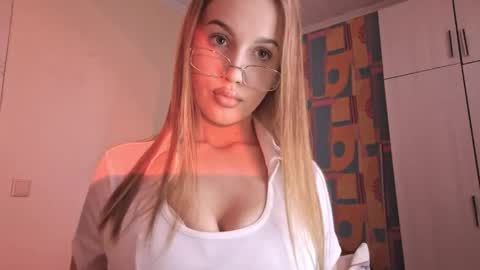 Snapshot of erinnnaji chatting on June 2026 03:51:02 PM Katrin online show from June 2026 03:51:02 PM