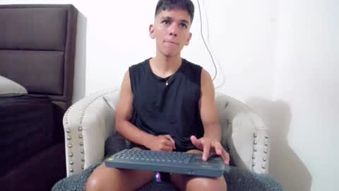 eron_crown online show from June 2026 05:02:01 AM