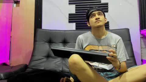 eros_fang online show from November 2025 12:05:02 PM