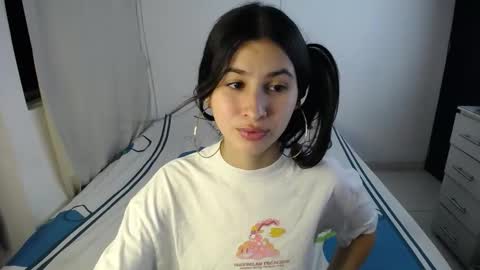 Snapshot of erosgirls_ chatting on October 2025 11:43:01 PM erosgirls_ online show from October 2025 11:43:01 PM