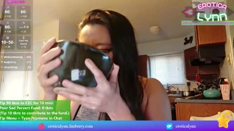 Snapshot of eroticalynn chatting on December 2025 08:39:01 PM Lynn online show from December 2025 08:39:01 PM