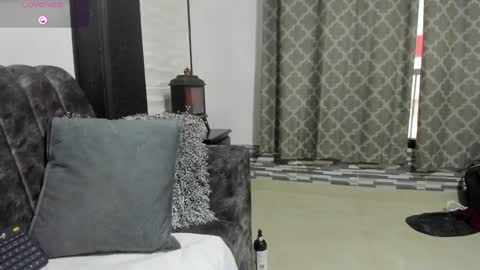 Snapshot of eroticazir chatting on December 2024 07:00:01 PM Valentine online show from December 2024 07:00:01 PM