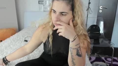 Snapshot of eroticsensualkitty4u chatting on December 2024 08:40:02 AM eroticsensualkitty4u online show from December 2024 08:40:02 AM