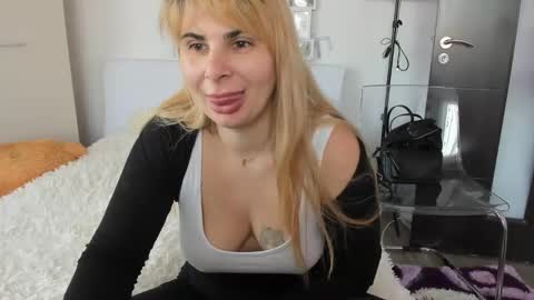 Snapshot of eroticsensualkitty4u chatting on January 2025 10:38:01 AM eroticsensualkitty4u online show from January 2025 10:38:01 AM