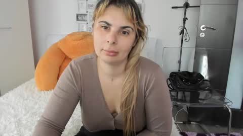 Snapshot of eroticsensualkitty4u chatting on February 2025 10:43:02 AM eroticsensualkitty4u online show from February 2025 10:43:02 AM
