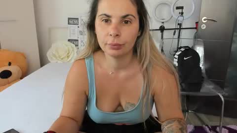 Snapshot of eroticsensualkitty4u chatting on September 2025 10:37:01 AM eroticsensualkitty4u online show from September 2025 10:37:01 AM