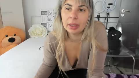 Snapshot of eroticsensualkitty4u chatting on October 2025 07:28:01 AM eroticsensualkitty4u online show from October 2025 07:28:01 AM