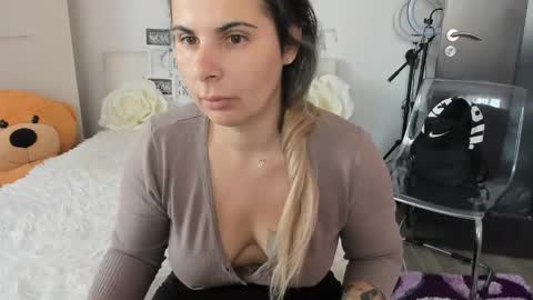 Snapshot of eroticsensualkitty4u chatting on October 2025 10:05:02 AM eroticsensualkitty4u online show from October 2025 10:05:02 AM