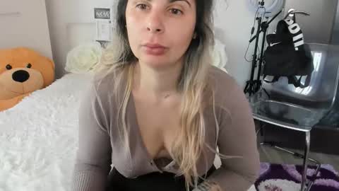 Snapshot of eroticsensualkitty4u chatting on October 2025 09:19:01 AM eroticsensualkitty4u online show from October 2025 09:19:01 AM