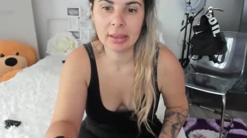 Snapshot of eroticsensualkitty4u chatting on October 2025 08:44:01 AM eroticsensualkitty4u online show from October 2025 08:44:01 AM