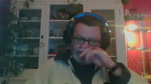 Snapshot of erwin1966 chatting on January 2025 02:08:02 AM Erwins room welcome sound on online show from January 2025 02:08:02 AM