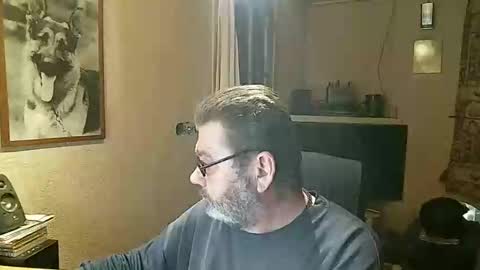 Snapshot of erwin1966 chatting on January 2025 12:57:02 AM Erwins room welcome sound on online show from January 2025 12:57:02 AM
