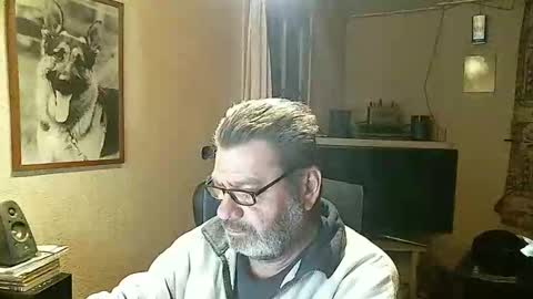 Snapshot of erwin1966 chatting on January 2025 12:57:02 AM Erwins room welcome sound on online show from January 2025 12:57:02 AM