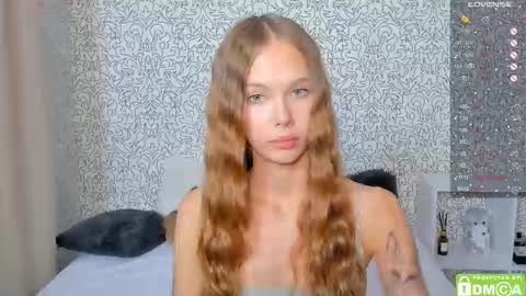 Snapshot of eshcka chatting on September 2025 05:39:02 PM Megan and Brad online show from September 2025 05:39:02 PM