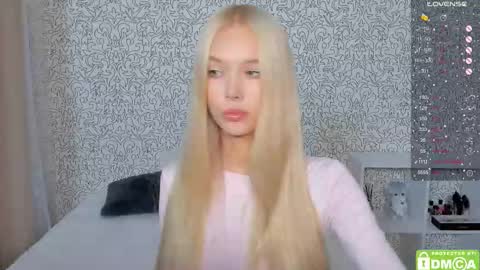 Snapshot of eshcka chatting on October 2025 03:39:02 AM Megan and Brad online show from October 2025 03:39:02 AM