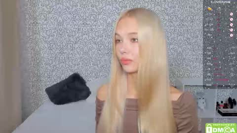 Snapshot of eshcka chatting on October 2025 04:45:02 AM Megan and Brad online show from October 2025 04:45:02 AM