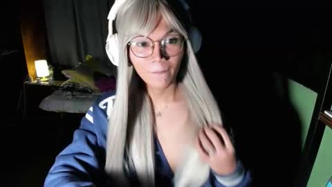 Snapshot of esilchan chatting on October 2025 03:12:02 AM Chelliane online show from October 2025 03:12:02 AM