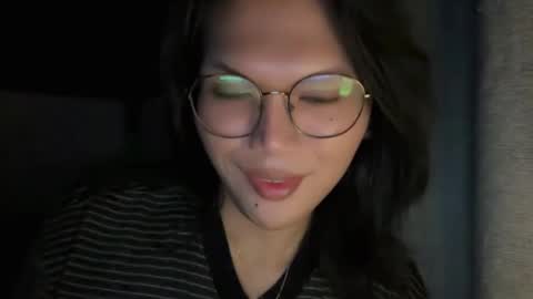 Snapshot of esilchan chatting on November 2025 03:01:01 AM Chelliane online show from November 2025 03:01:01 AM