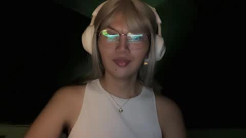 Snapshot of esilchan chatting on December 2025 05:38:02 AM Chelliane online show from December 2025 05:38:02 AM