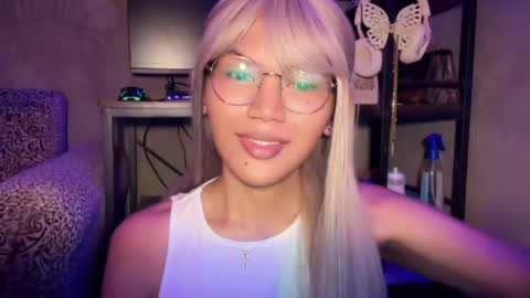 Snapshot of esilchan chatting on April 2026 01:25:02 AM Chelliane online show from April 2026 01:25:02 AM