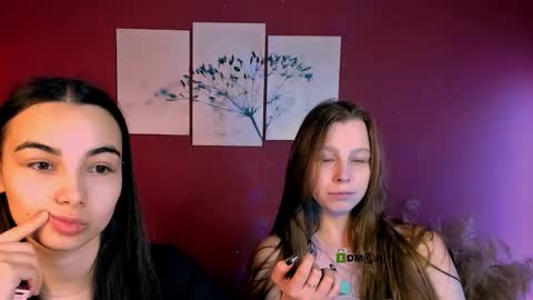 esme_moore_ online show from December 2025 09:24:01 AM